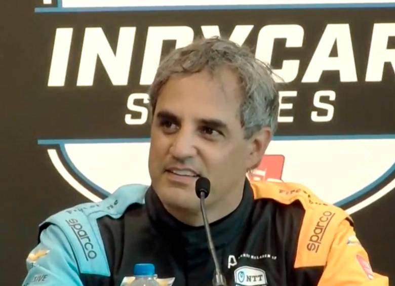 Juan Pablo Montoya durante una de las conferencias de prensa de la Indy 500. FOTO TOMADA DE TWITTER