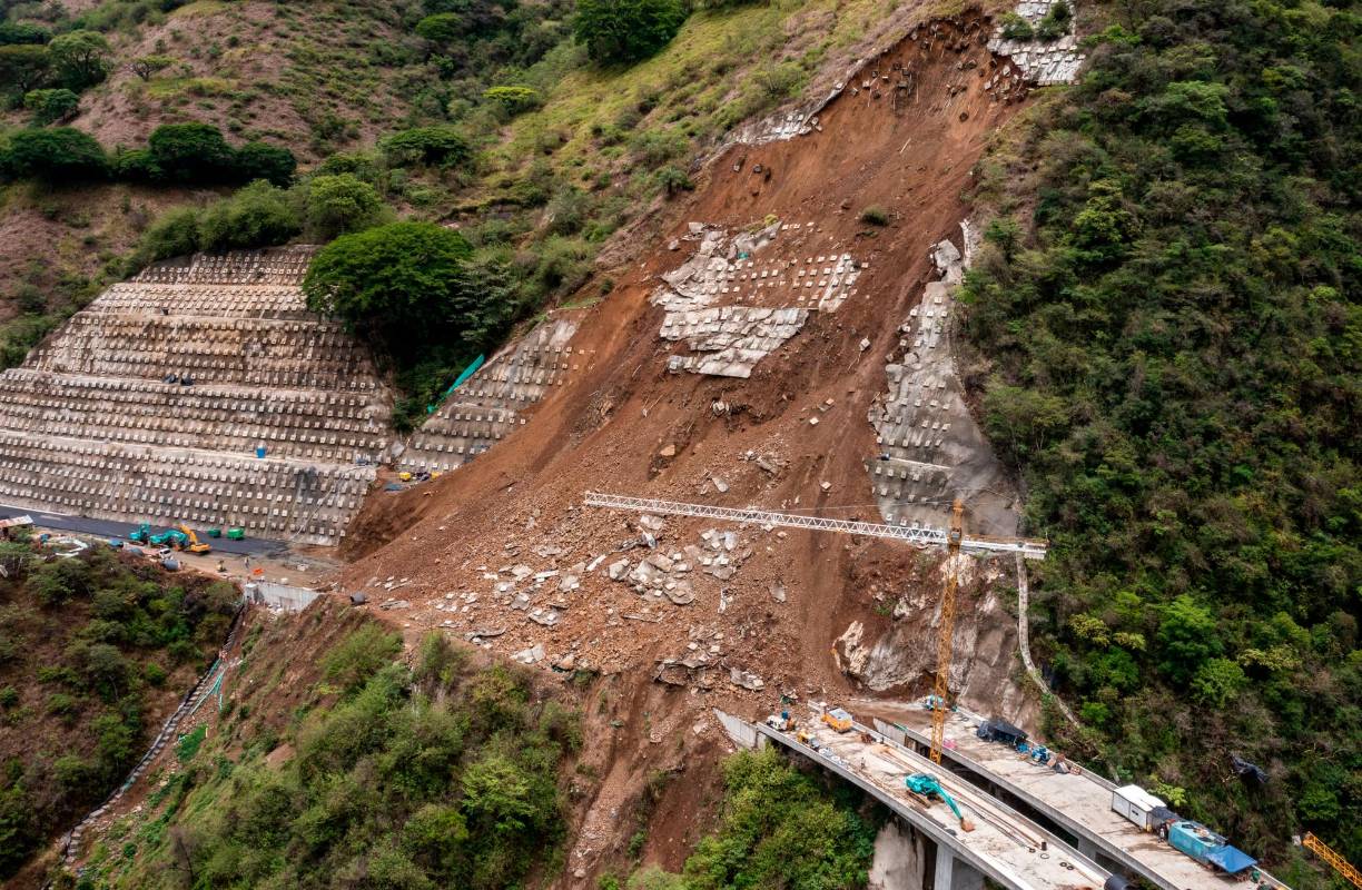 El deslizamiento no afectó la movilidad al Suroeste antioqueño, porque ocurrió en una zona donde se está realizando la construcción de la nueva vía. Foto: Camilo Suárez Echeverry