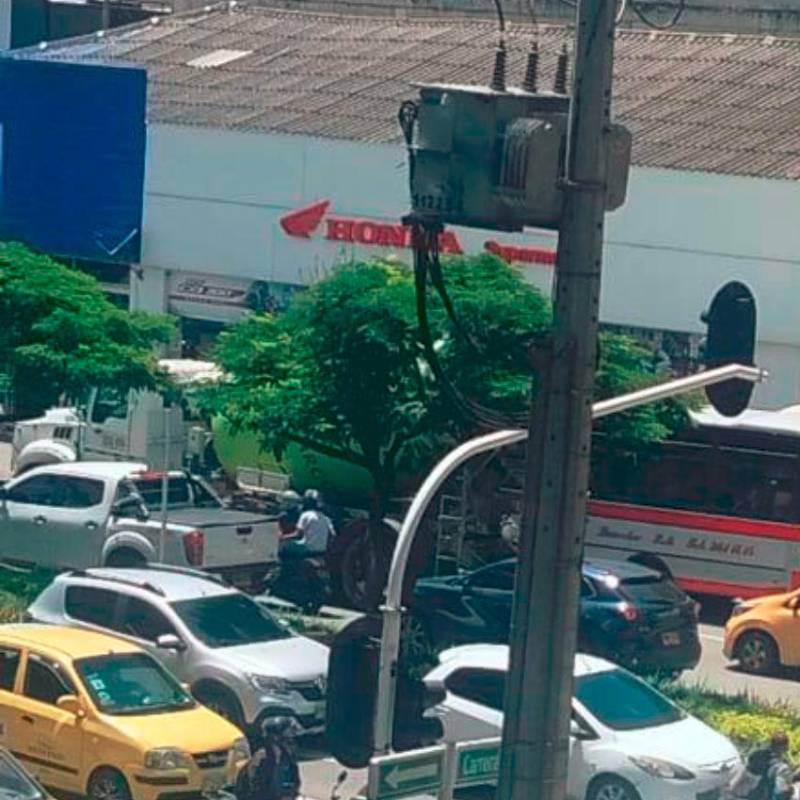 Dentro de este concesionario de motos se presentó el intento de hurto y los posteriores disparos que dejaron a dos personas lesionadas. FOTO: CORTESÍA