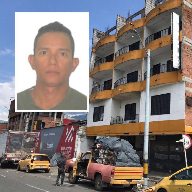 La víctima, identificada como John Alexánder Herrera Ramos, de 38 años, cayó desde el tercer piso de este hotel en el centro de Medellín. FOTO: Laura Rosa Jiménez y cortesía