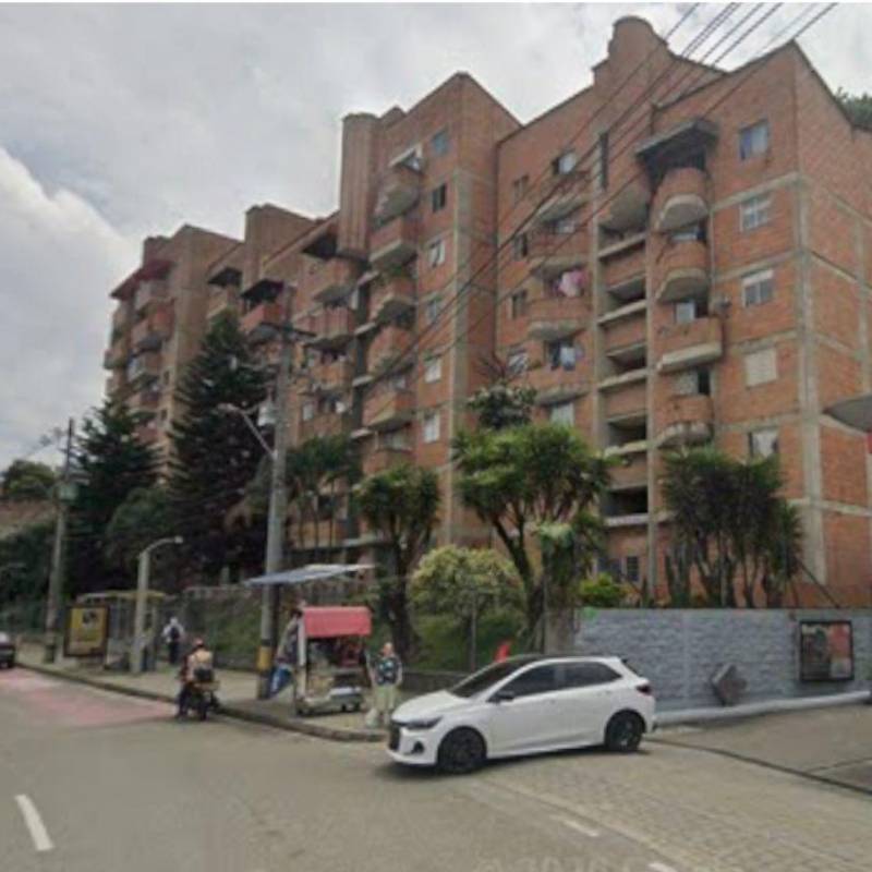 Dentro de estos edificios, en el barrio Manrique Central, ocurrió la muerte de Luz Rocío Posada Henao, de 77 años. FOTO: GOOGLE MAPS