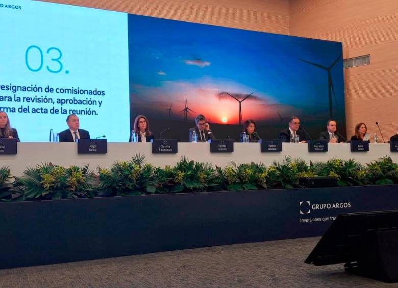 En el auditorio de la sede El Poblado de la Cámara de Comercio de Medellín se celebró la asamblea extraordinaria de accionistas de Grupo Argos. FOTO Ferney Arias