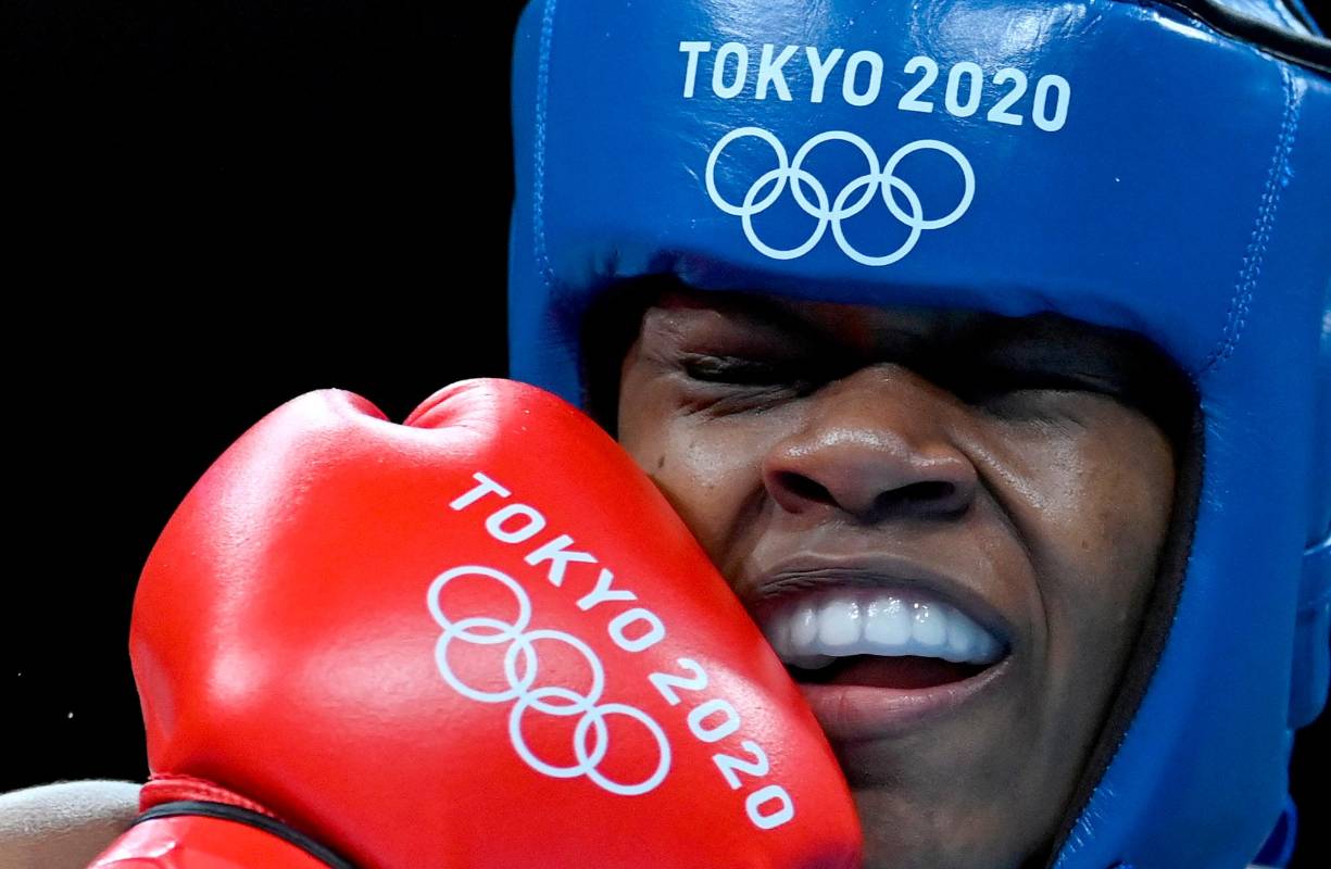 Chungneijang Mery Kom Hmangte de India golpea a Miguelina Hernández García de República Dominicana durante el Women’s Fly (48-51kg) en el segundo día de los Juegos Olímpicos de Tokio 2020. Foto Getty Images