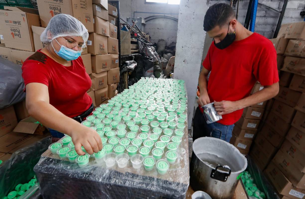 Para este año solo se tendrán disponibles unos 30 o 40 millones de velitas, es decir, cinco veces menos la producción normal. Foto Manuel Saldarriaga