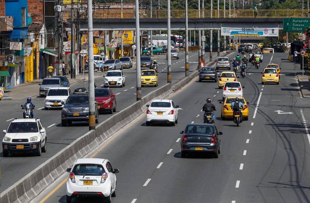 La medida que rigió del toque de queda desde las 8:00 pm del jueves 31 de diciembre hasta las 6:00 am del domingo 03 de enero de 2021 terminó y la gente salió nuevamente las calles sin restricción. Foto: Manuel Saldarriaga Quintero.