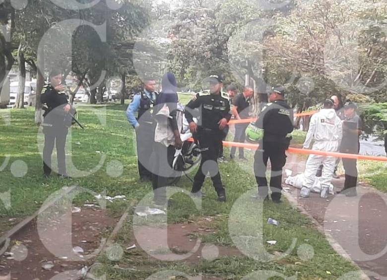 Imagen de uno de los rescates de cuerpos realizados en la mañana de este viernes. FOTO CORTESÍA