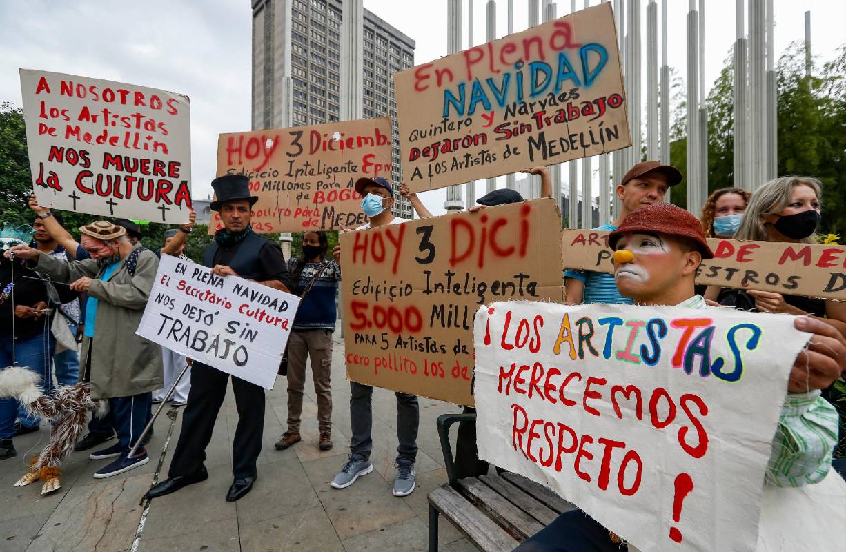 Con el slogan “#NosMuereLaCultura” artistas expresaron su molestia con el trabajo del responsable de la cartera, Álvaro Ósmar Narváez.