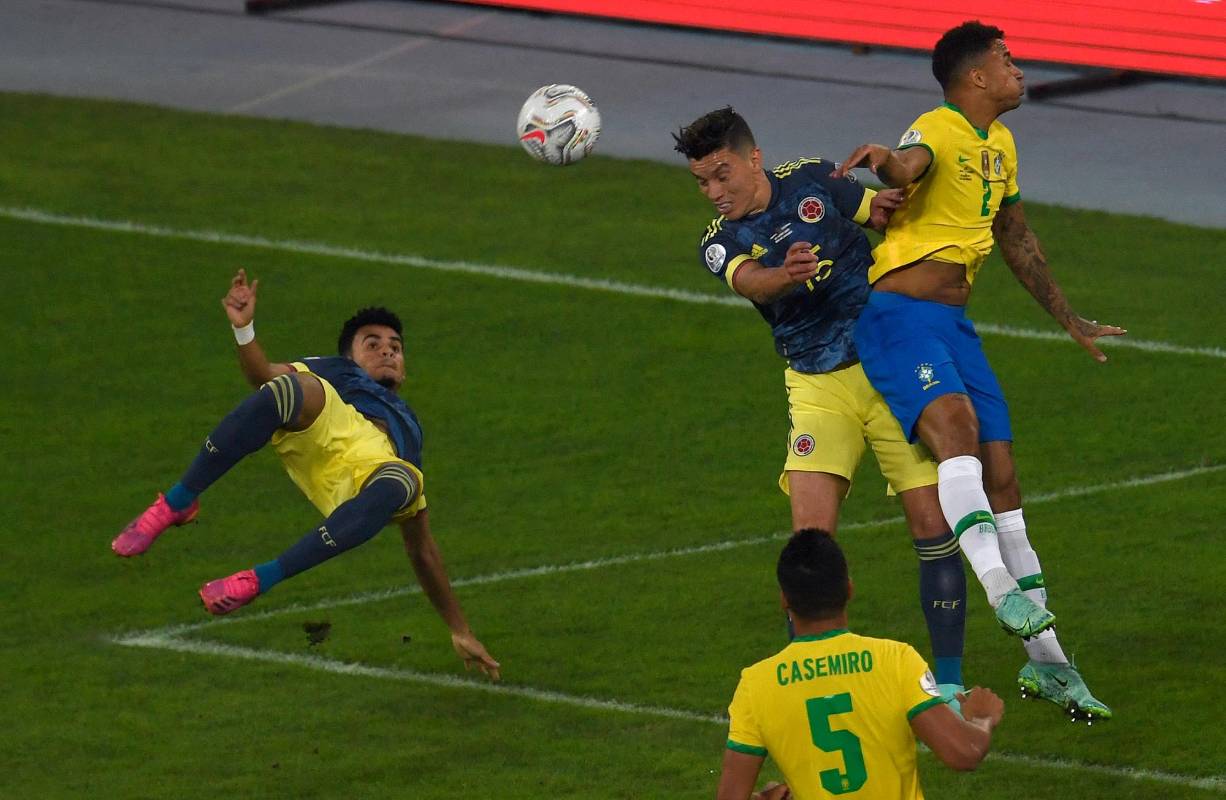 Luis Díaz convirtió el mejor gol de la Copa hasta el momento, que sirvió para abrir el marcador ante los brasileros. Foto AFP