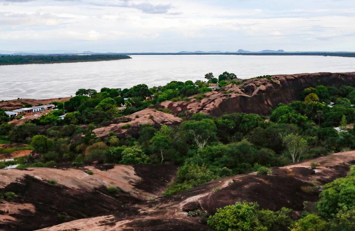 En el centro de Puerto Carreño, capital del departamento del Vichada, se puede observar las rocas. Foto: Manuel Saldarriaga Quintero