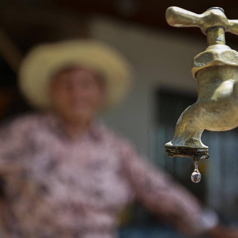 Imagen de referencia de una comunidad sin agua por falta de abastecimiento. Foto: Manuel Saldarriaga Quintero