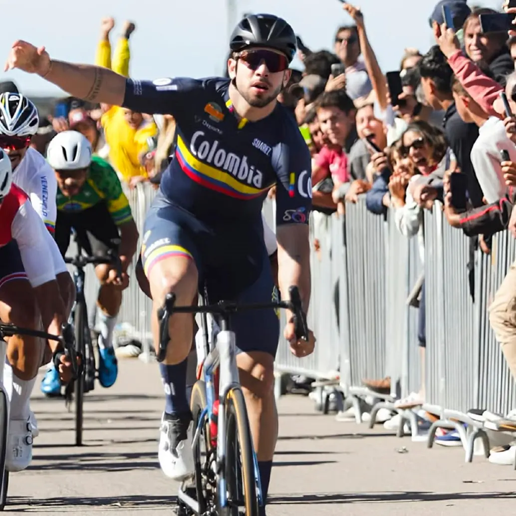 Álvaro Hodeg, de 29 años de edad, buscará retener en Córdoba, el departamento en el que nació, el título continental de ruta. FOTO @santiagosportsphotographer