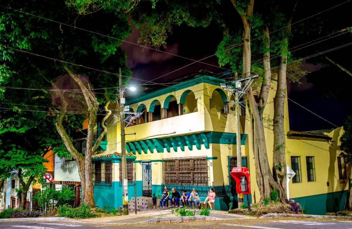 En términos de patrimonio, el barrio Prado es el lugar en donde más se conserva una arquitectura que nos habla de una sociedad, de un estrato social”, plantea Pedro Pablo Lalinde, artista y arquitecto experto en restauración. Foto: Juan Antonio Sánchez
