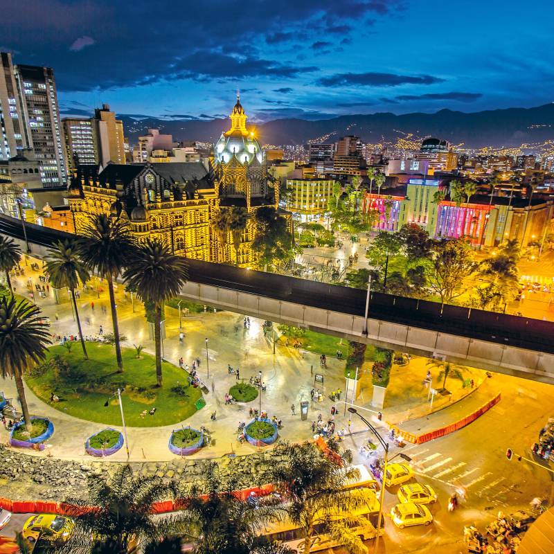 Desde el Hotel Nutibara, una mirada al centro de Medellín, donde se mueven a diario alrededor de un millón de personas. 2019. FOTO: Juan Antonio Sánchez.
