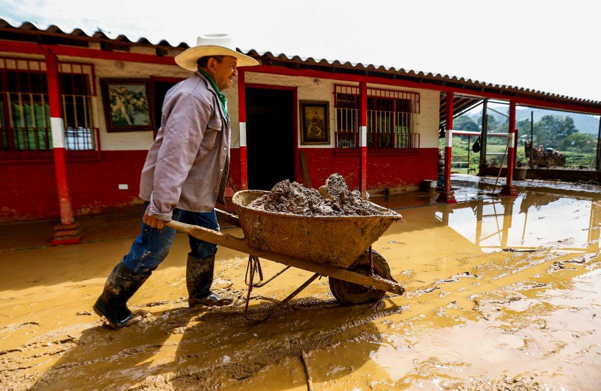 Nuevamente la tarde fue para la lluvia este lunes, aunque hubo varias inundaciones y algunas alarmas de desbordamiento como la quebrada Doña María. Foto: Julio César Herrera