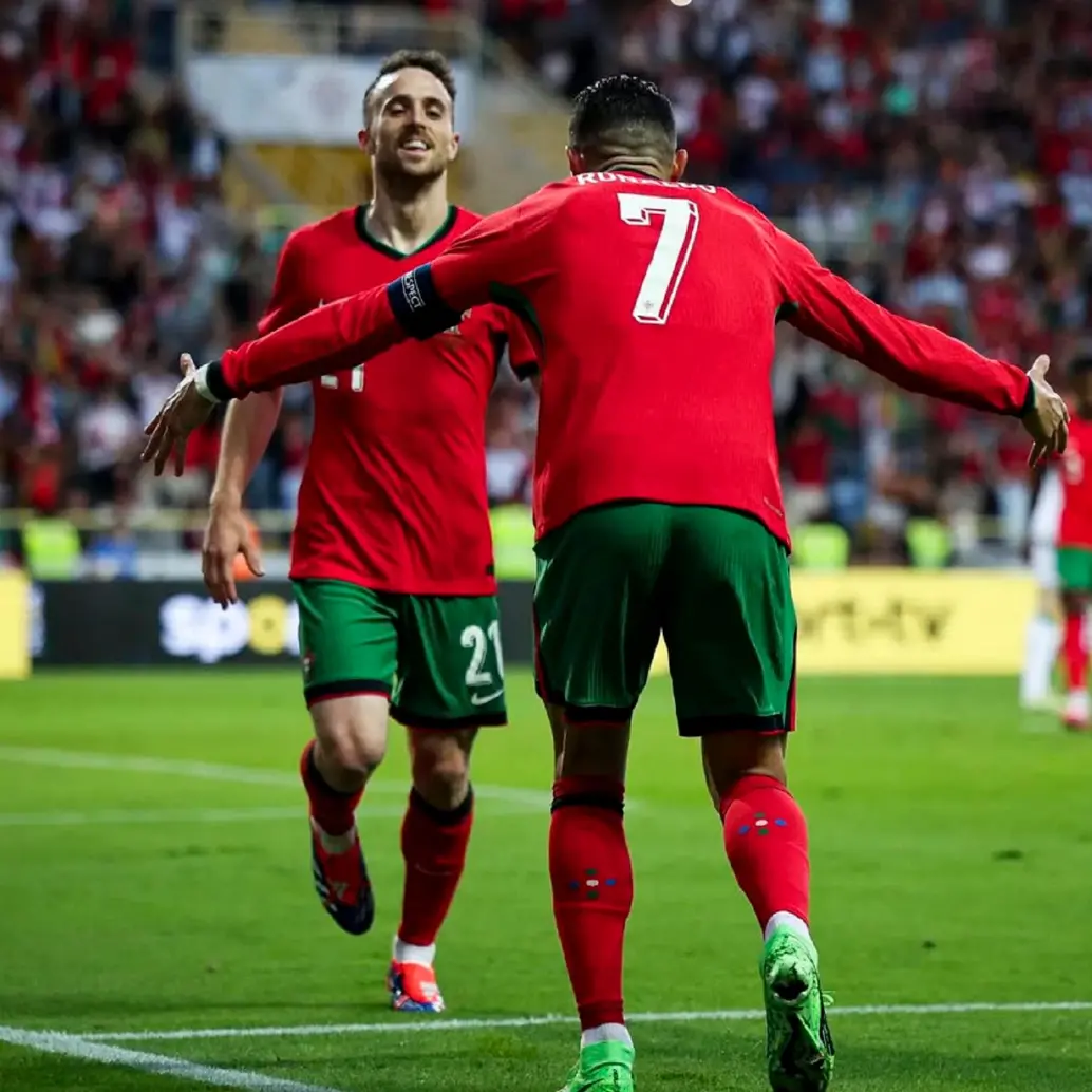 En sus redes sociales, Diogo Jota registró grandes momentos con uno de los jugadores que más admiraba, su compatriota Cristiano Ronaldo. FOTO INSTAGRAM DIEGO JOTA