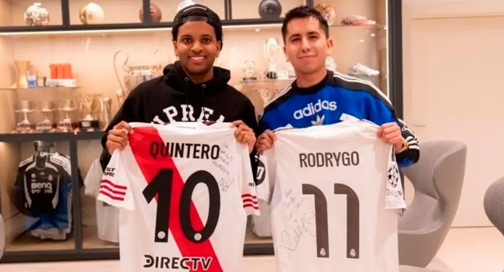 Con la mediación de Avalon Sports, ambos jugadores pudieron intercambiar sus camisetas. FOTO AVALON SPORTS