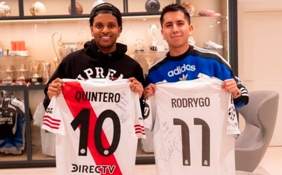 Con la mediación de Avalon Sports, ambos jugadores pudieron intercambiar sus camisetas. FOTO AVALON SPORTS