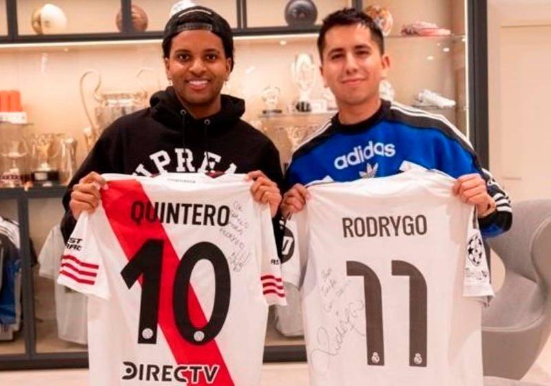 Con la mediación de Avalon Sports, ambos jugadores pudieron intercambiar sus camisetas. FOTO AVALON SPORTS