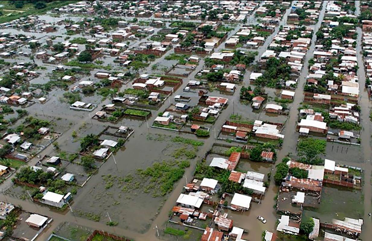 Ecuador es un país que ha experimentado inundaciones en diferentes regiones debido a varios factores, como la topografía, la intensidad de las lluvias y la falta de infraestructuras adecuadas para gestionar las aguas pluviales. Foto: Getty