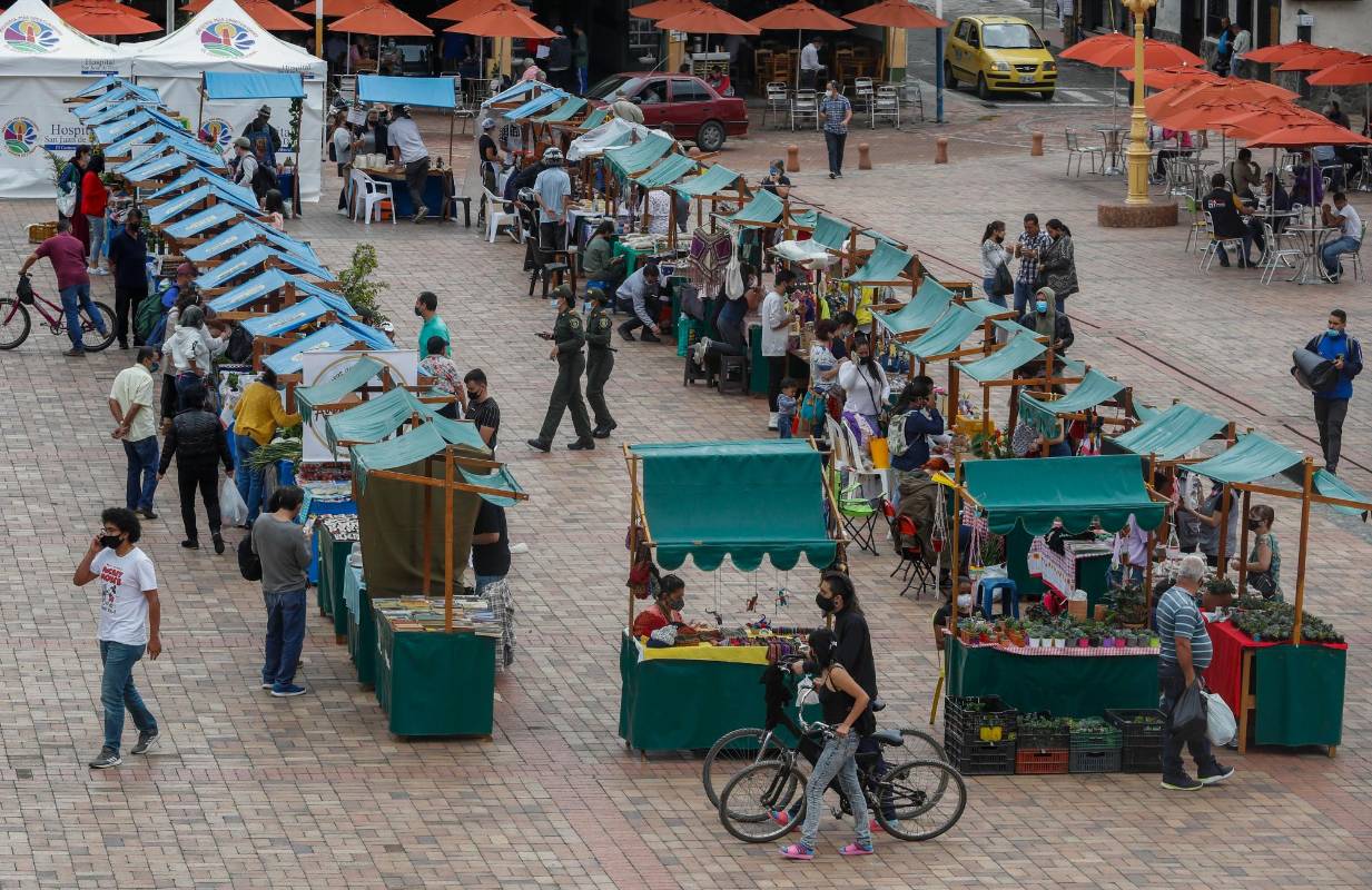 Habitualmente el lugar de realización de el Agro mercado es el parque principal del Carmen de Viboral, cuyo evento es cada ocho días. Foto: Manuel Saldarriaga Quintero.