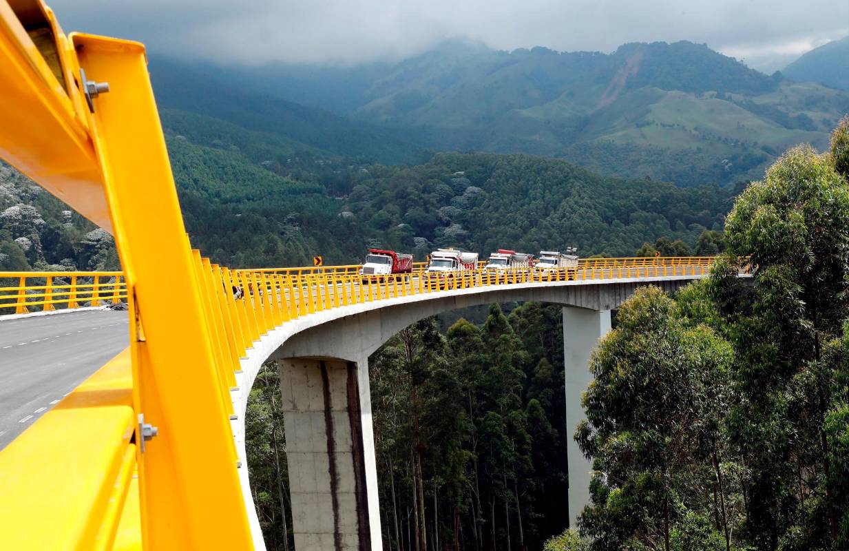 La megaobra cuenta con 31 puentes, 25 túneles y 3 cruces viales; el Túnel de La Línea es ahora el más grande de América Latina. Foto: Getty.