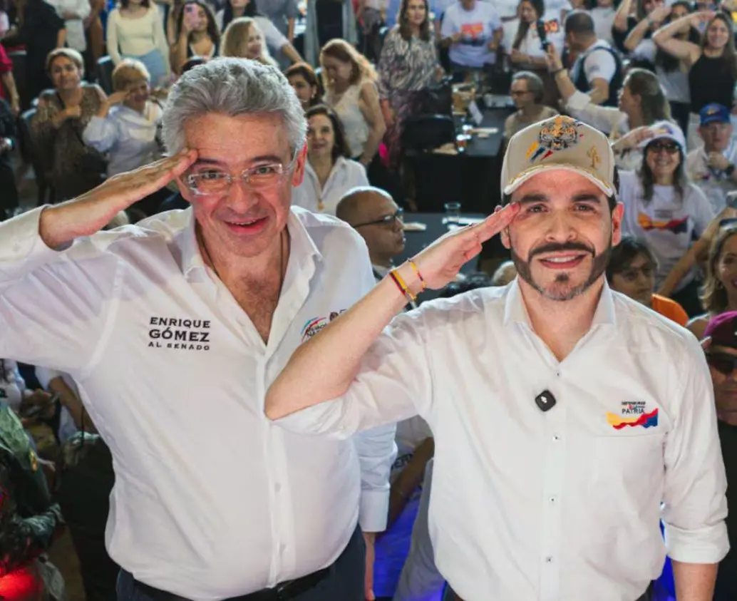 Enrique Gómez, sobrino de Álvaro Gómez Hurtado, junto al electo presidente Abelardo De la Espriella. Foto: Enrique Gómez
