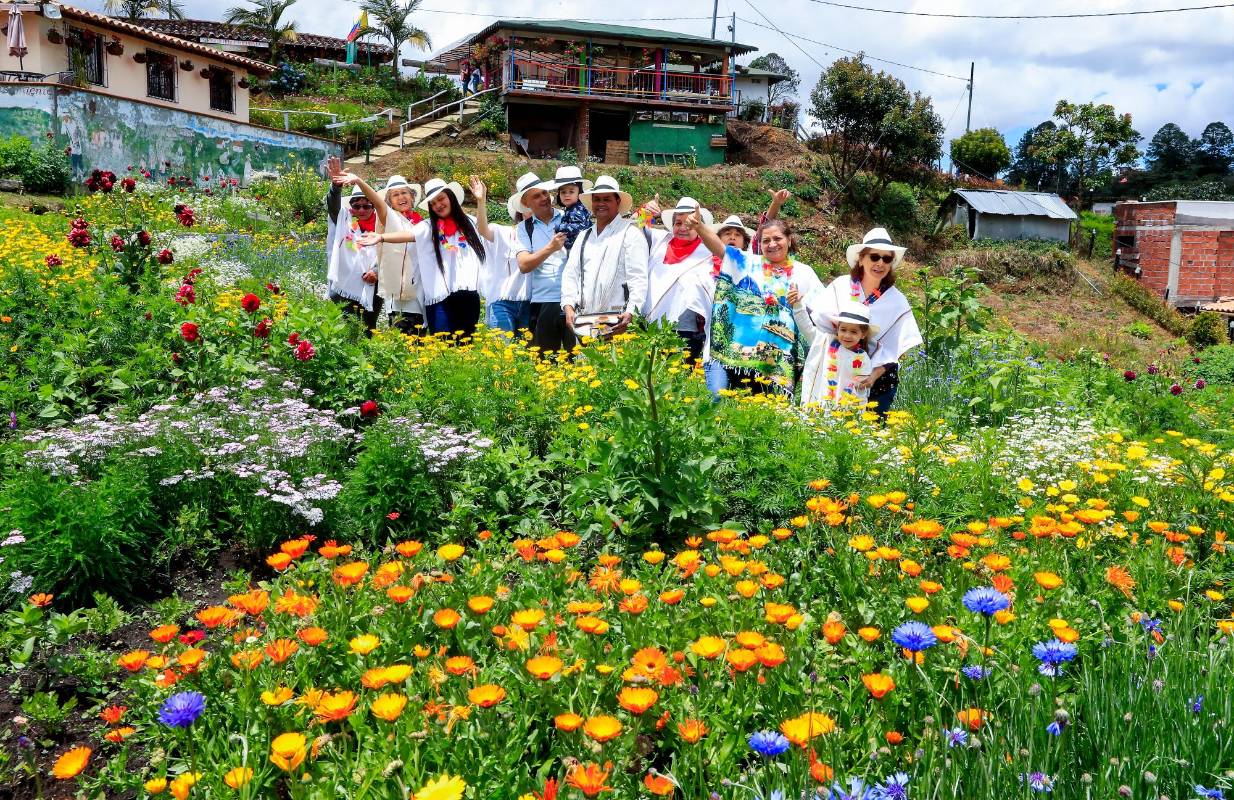 Este año se activaron las visitas a las fincas silleteras del Corregimiento Santa Elena, ya empezaron a llegar turista locales y extranjeros con todos sus elementos de bioseguridad. 