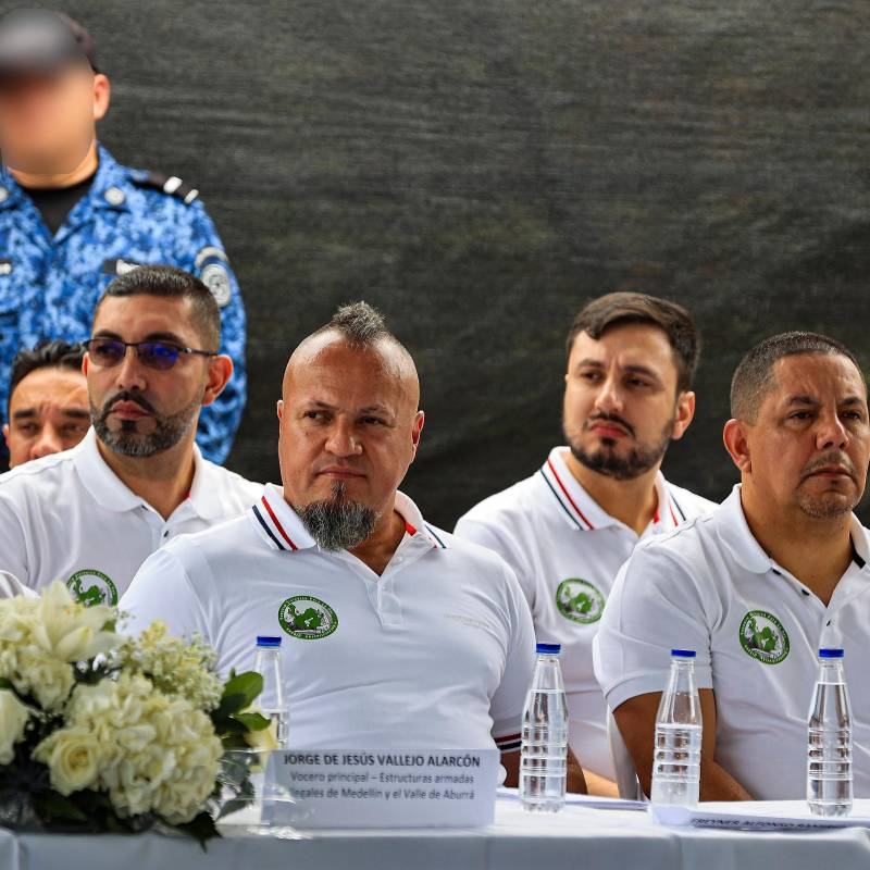 Freyner Alfonso Ramírez García (“Carlos Pesebre”) y Juan Carlos Mesa Vallejo (“Tom” o “Carlos Chata”), dos de los principales cabecillas del crimen organizado, los cuales están en el proceso de “paz total” con el Gobierno. FOTO: MANUEL SALDARRIAGA