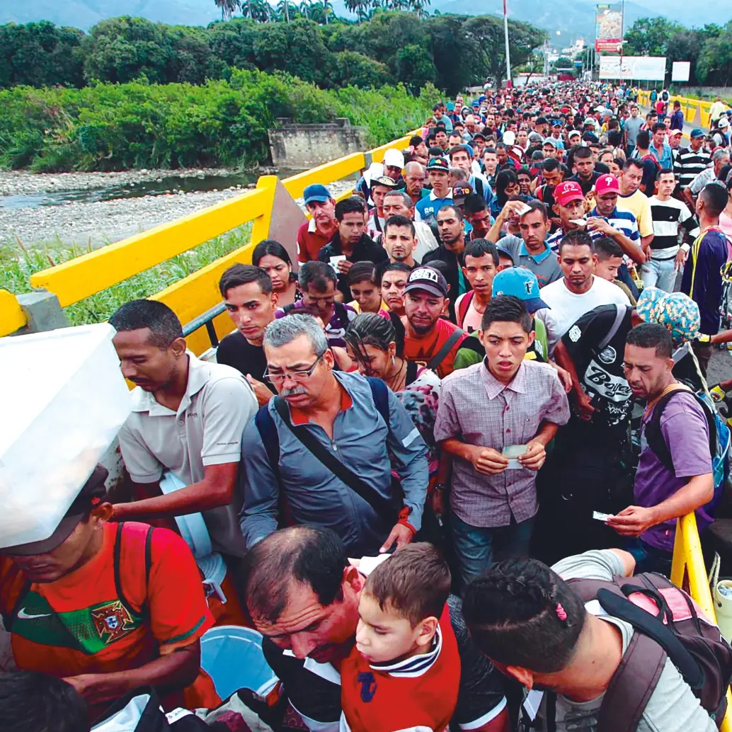 Venezuela registra el mayor éxodo en la historia de América Latina: 7,7 millones de migrantes y refugiados. Más del 80 % de la población vive en pobreza multidimensional, según la Encuesta Nacional de Condiciones de Vida (Encovi). Y por eso se escaparon de ese país más de 7,7 millones de ciudadanos. <span class="mln_uppercase_mln">FOTO</span> <b><span class="mln_uppercase_mln">AFP</span></b> 