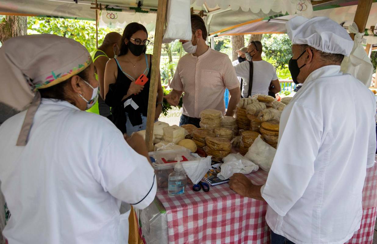 En la medida en que la situación de salud pública lo permita también se reactivarán iniciativas como las Vitrinas Campesinas y la Tienda Empresarial. Foto: Manuel Saldarriaga Quintero.