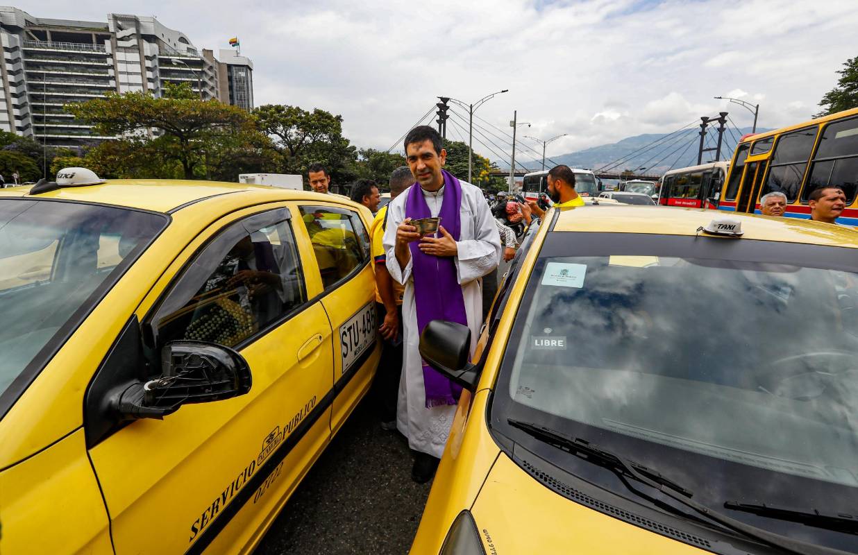 El párroco invitó a todos los paisas a vivir este tiempo de cuaresma en paz. Foto: MANUEL SALDARRIAGA QUINTERO.