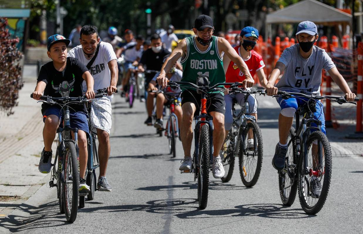 Varias personas aprovecharon la oportunidad de salir nuevamente a las calles a realizar actividades deportivas. Foto: Manuel Saldarriaga Quintero.