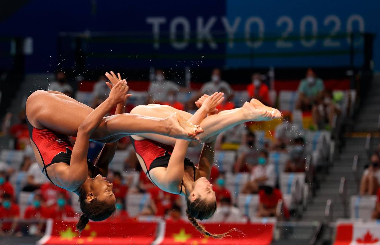 Ennifer Abel y Melissa Citrini Beaulieu de Canadá compiten en el trampolín sincronizado de 3 m para mujeres. Foto Getty Images