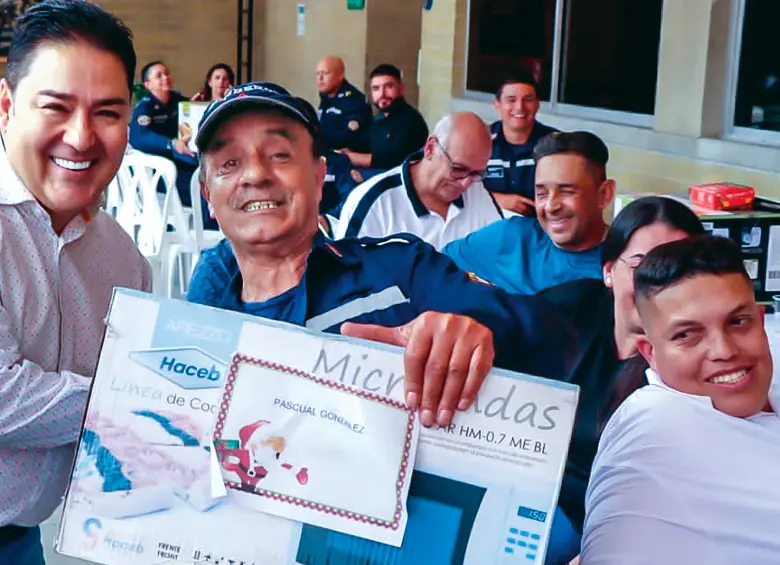 Misael Cadavid ha sido jefe de los Bomberos de Itagüí por muchos años. Su padre también lo fue y la estación de ese municipio lleva su nombre. FOTO: REDES SOCIALES