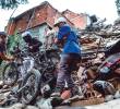 Así quedaron las viviendas luego del colapso estructural en el barrio La Cruz. Los dueños de las motos afectadas intentaron recuperarlas entre los escombros. <b><span class=mln_uppercase_mln> </span></b>FOTO<b><span class=mln_uppercase_mln> JULIO CÉSAR HERRERA</span></b>