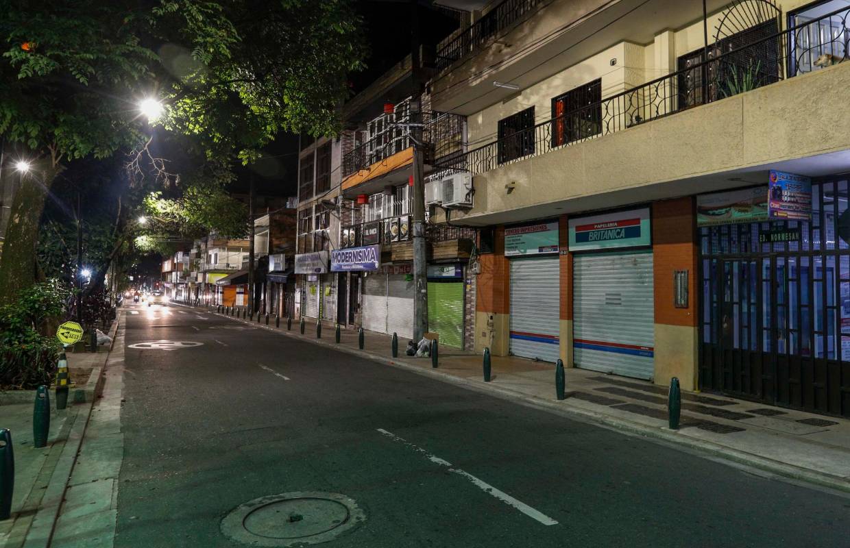 El municipio de Itagui tanto las calles como el comercio cerraron oportunamente para dar cumplimiento al toque de queda Foto: Manuel Saldarriaga Quintero.