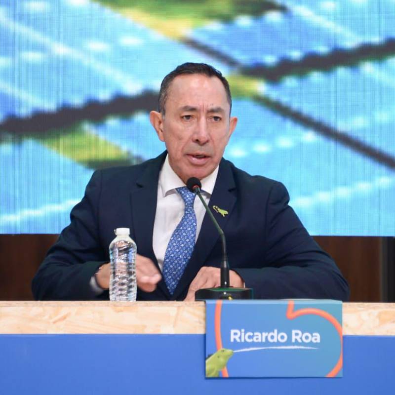 El presidente Ricardo Roa fue recibido con gritos y protestas justo cuando se disponía a presentar su informe anual de gestión correspondiente al último año. FOTO: Cortesía