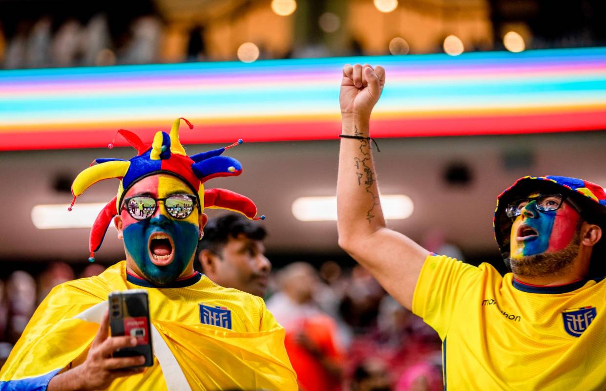 Otros hinchas suramericanos que llegaron a Qatar para apoyar a su selección son los ecuatorianos que pudieron celebrar con el triunfo 2-0 en el arranque del Mundial. FOTO: JUAN ANTONIO SÁNCHEZ 