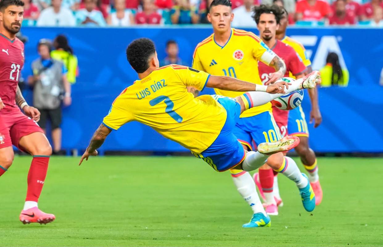 Colombia salió decidida a imponer condiciones. Apenas transcurría un minuto cuando Luis Díaz rompió por la banda con una de sus clásicas aceleraciones. Foto: Juan Antonio Sánchez