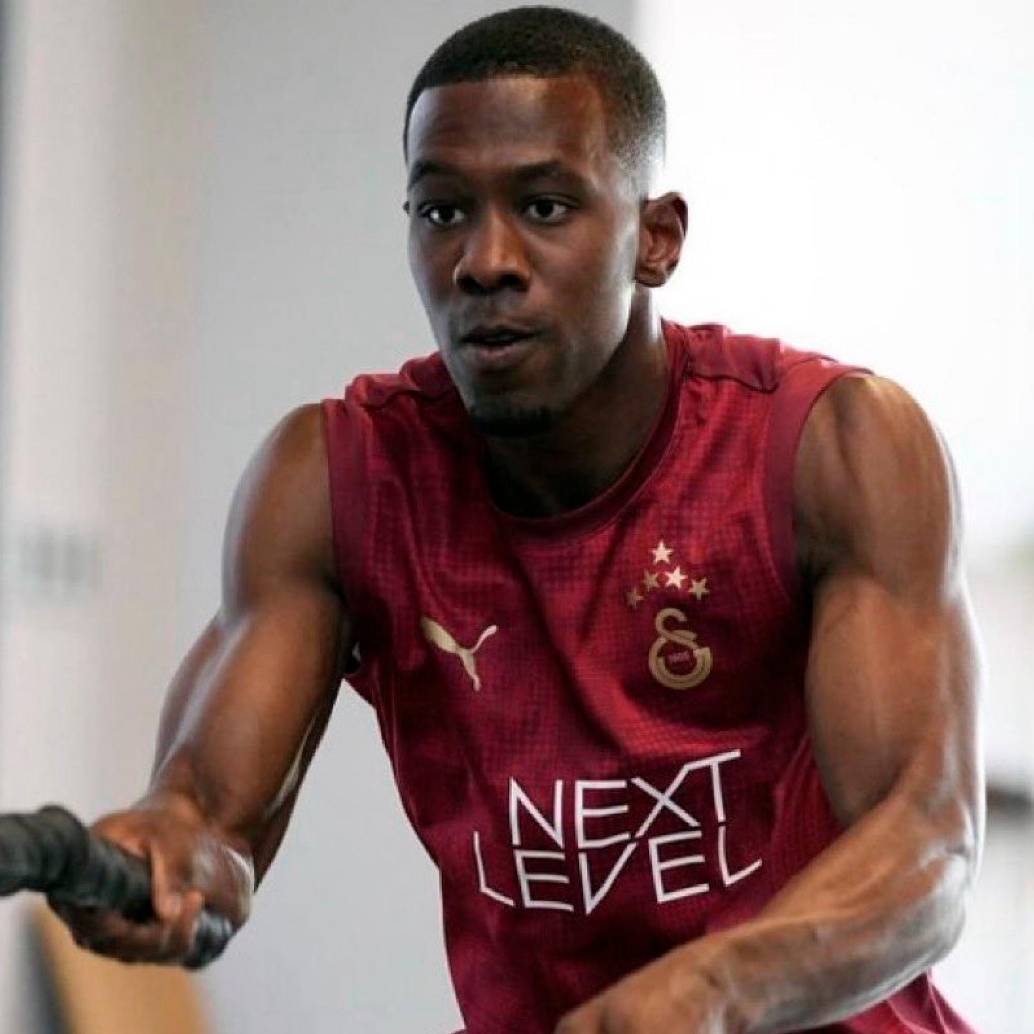 Carlos Cuesta está próximo a definir su futuro futbolístico tras su paso por Galatasaray. FOTO X-GALATASARAY