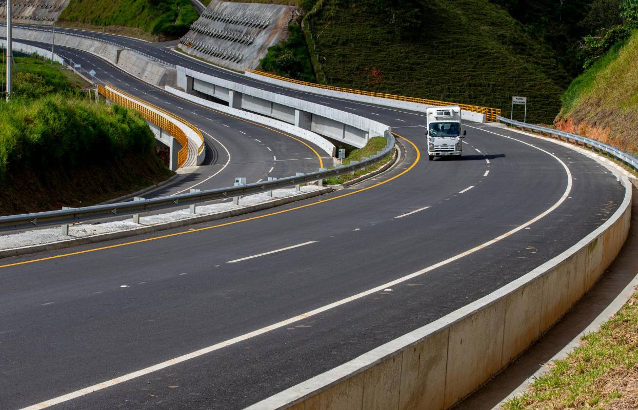 La nueva vía ayudará al desarrollo turístico de está región de Antioquia. Foto: Juan Antonio Sánchez Ocampo