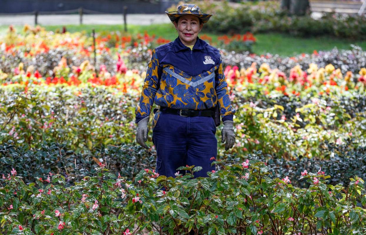 María Roció Gómez de 60 años de edad y 14 años laborando en el Jardín Botánico. Foto: Manuel Saldarriaga Quintero.