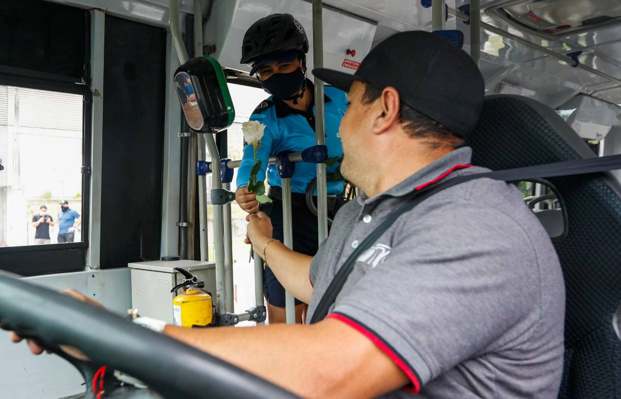 Con el límite de 50 kilómetros por hora en la Carrera 64C, se pretende seguir disminuyendo las muertes y lesiones graves por incidentes viales, en el marco de nuestra estrategia de seguridad vial: Visión Cero. Foto: Manuel Saldarriaga Quintero.