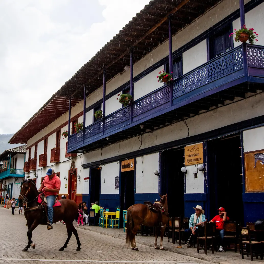 Por estos días ante la escasez de turistas, Jardín ha recobrado, incluso el fin de semana, el ritmo pueblerino que tenía antes del boom turístico. FOTO: Julio Herrera