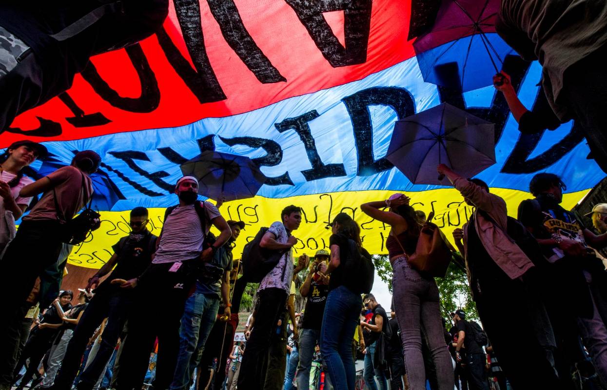 La mayoría de marchantes eran jóvenes. Foto: JULIO CÉSAR HERRERA