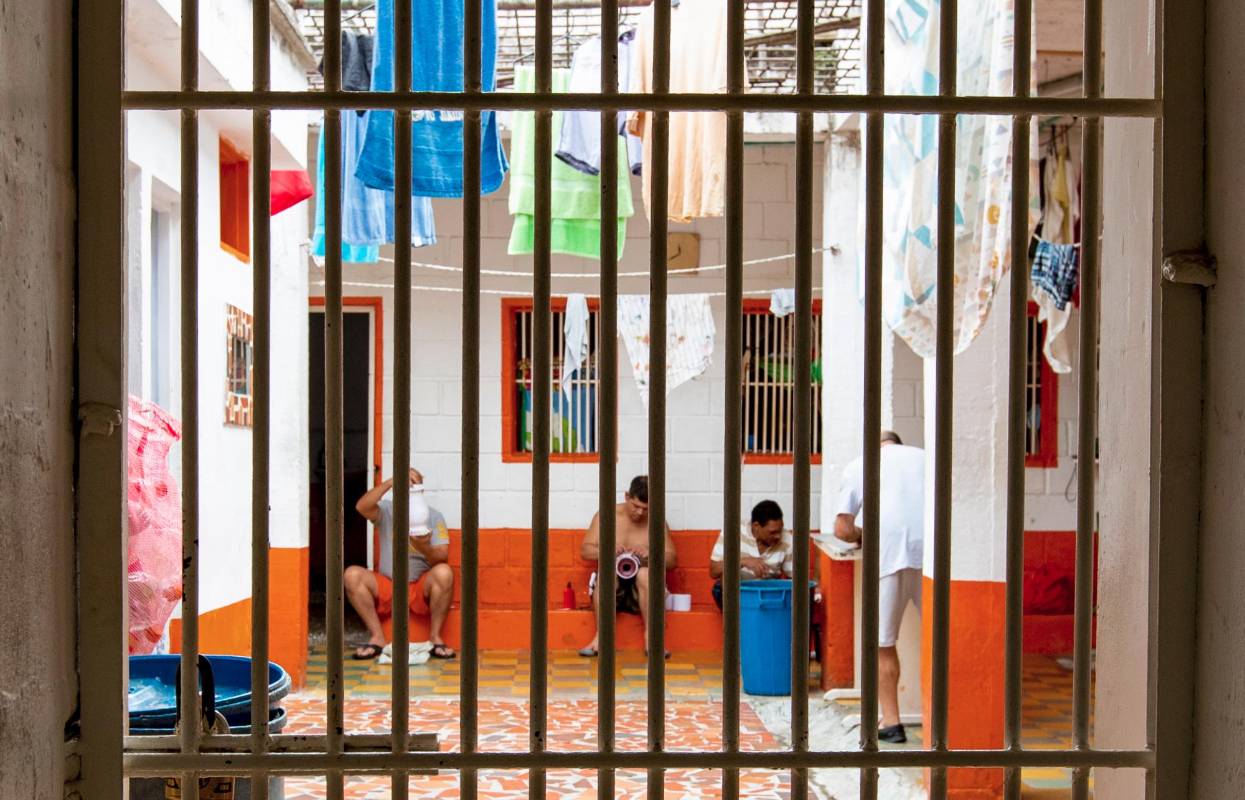 Los reclusos realizan trabajos de manufacturas en sus patios. FOTO: Jaime Pérez 