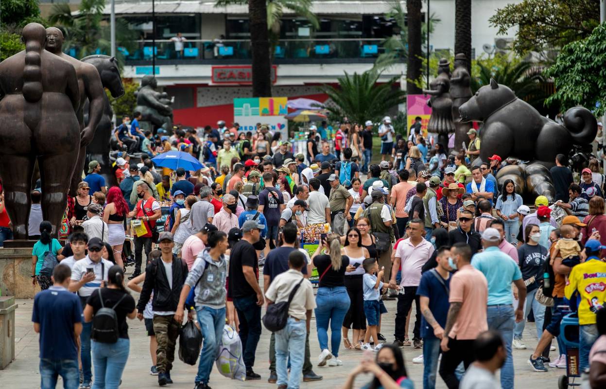 La Plaza de Botero sigue siendo uno de los principales sitios turísticos para visitar en Medellín Foto: Camilo Suárez