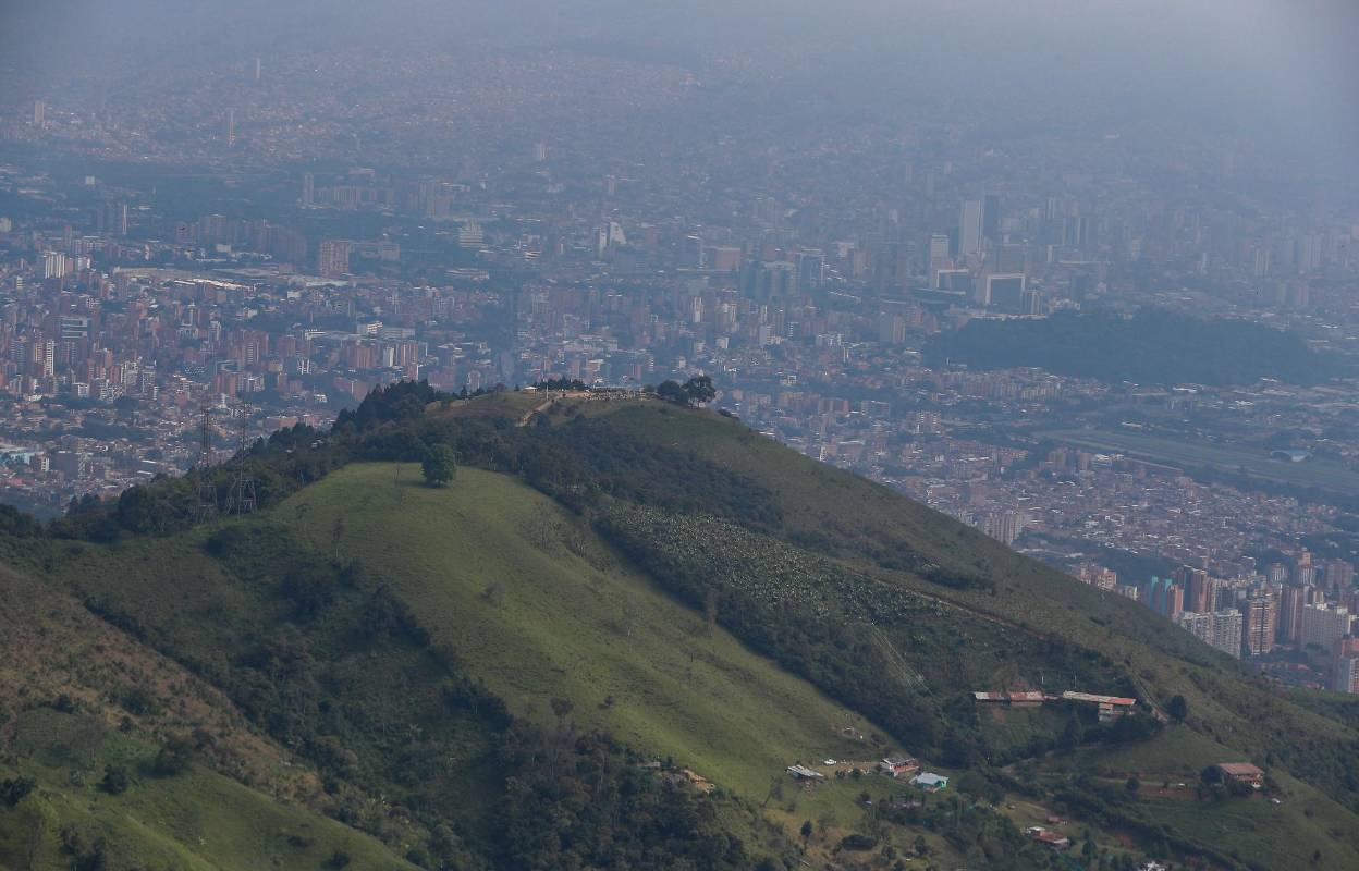 La Montaña que Piensa. Su nombre surgió porque un lugareño sugirió que allí podía respirar y pensar con tranquilidad. Foto: Manuel Saldarriaga
