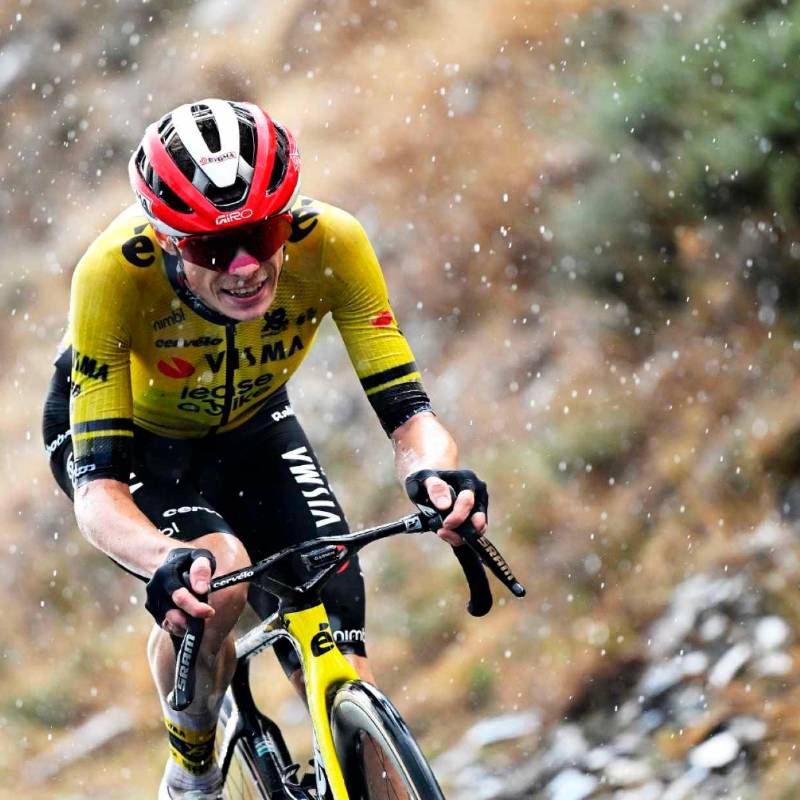 Este es el momento en el que Jonas Vingegaard cruza la meta como ganador de la quinta etapa de la Vuelta a Cataluña. FOTO: Captura de video