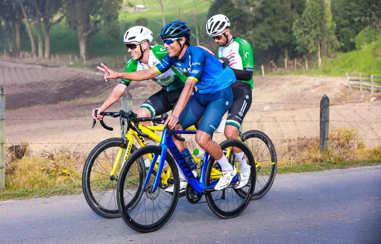 La edición número 52 del Clásico del periódico El Colombiano se llevó a cabo en las desafiantes y escénicas carreteras del Oriente antioqueño, atrayendo a una marea de ciclistas que reafirmaron la pasión de la región por el deporte de las bielas. Foto: Manuel Saldarriaga Quintero.